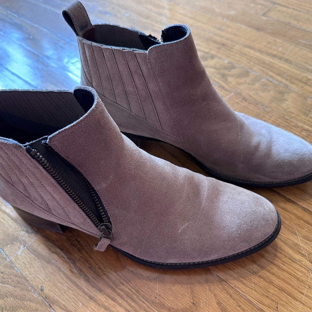 Women’s Suede Ankle Boots - Chestnut sz 8